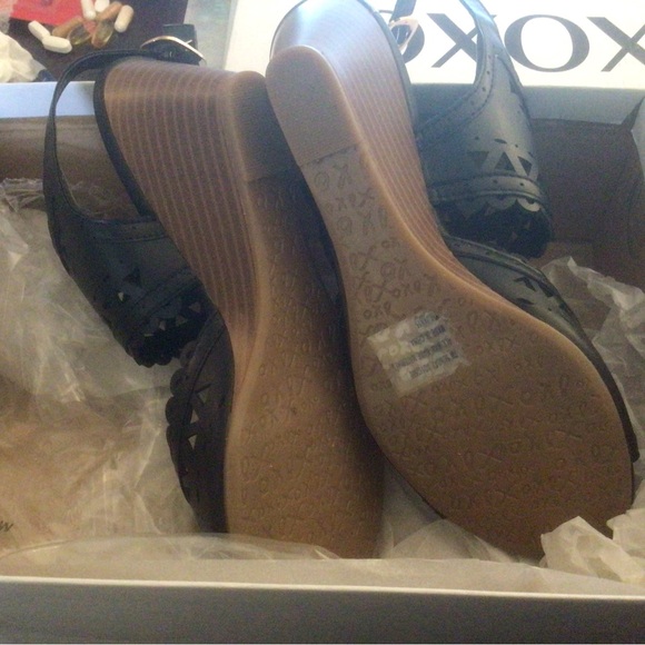 XOXO Sunday Women’s Wedge Sandals - Picture 5 of 7